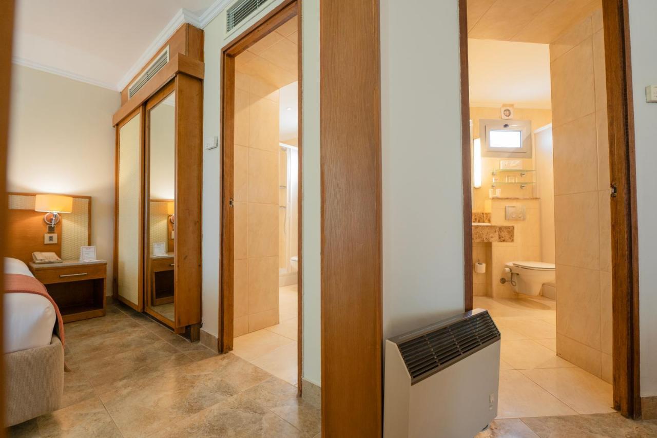 Jolie Ville Hotel & Spa Kings Island Luxor Bagian luar foto A room at the hotel
