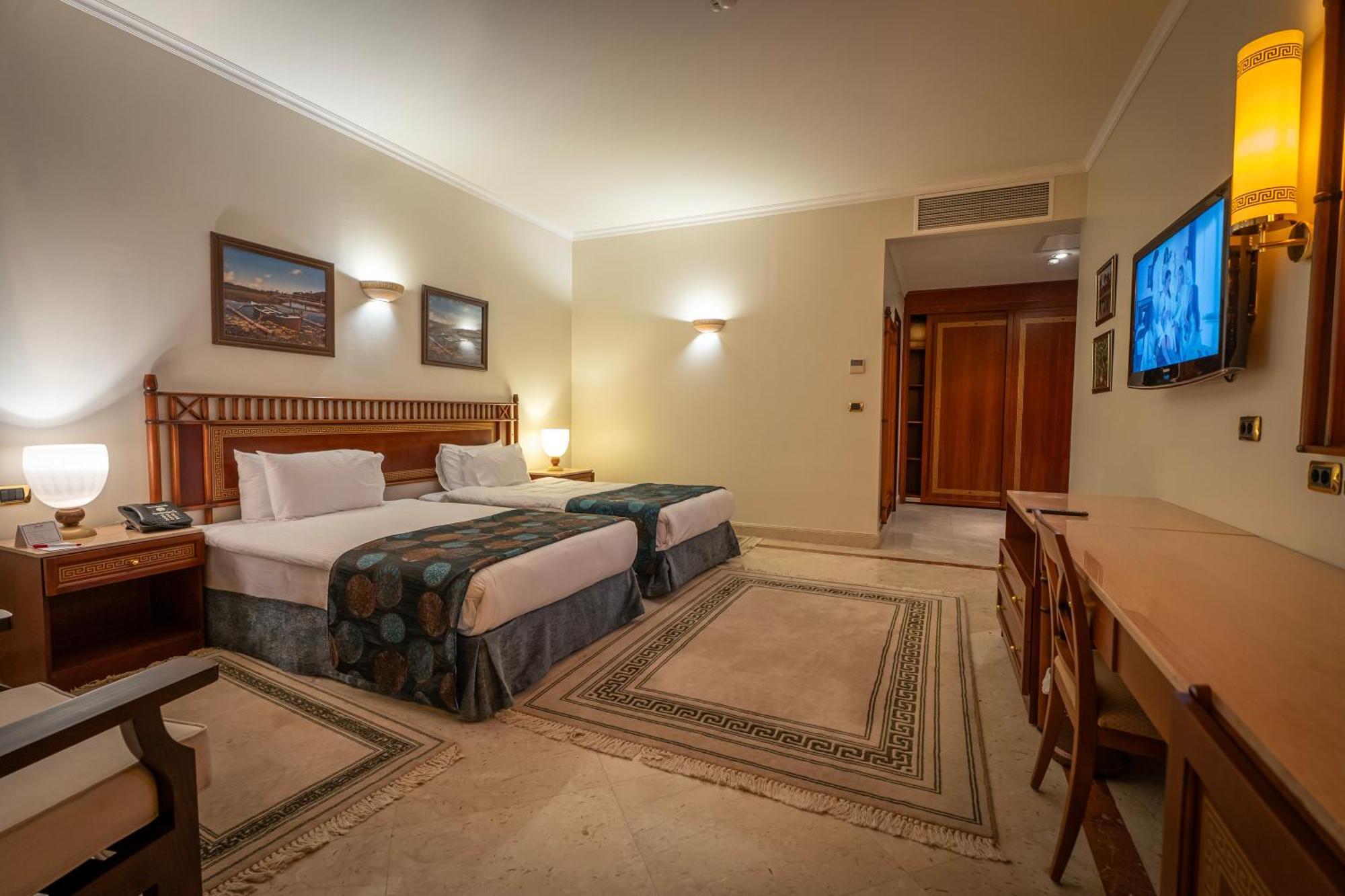 Jolie Ville Hotel & Spa Kings Island Luxor Bagian luar foto A room at the hotel