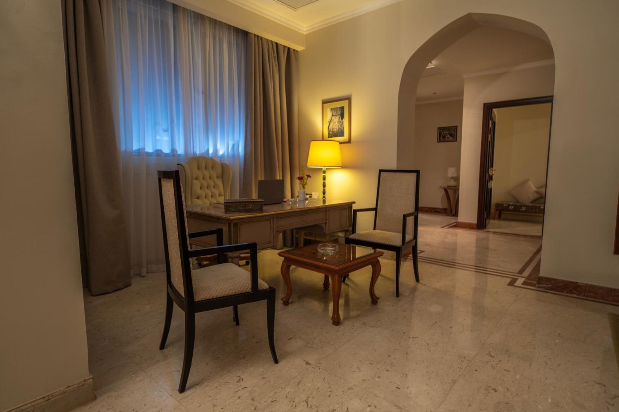 Jolie Ville Hotel & Spa Kings Island Luxor Bagian luar foto A suite at the hotel