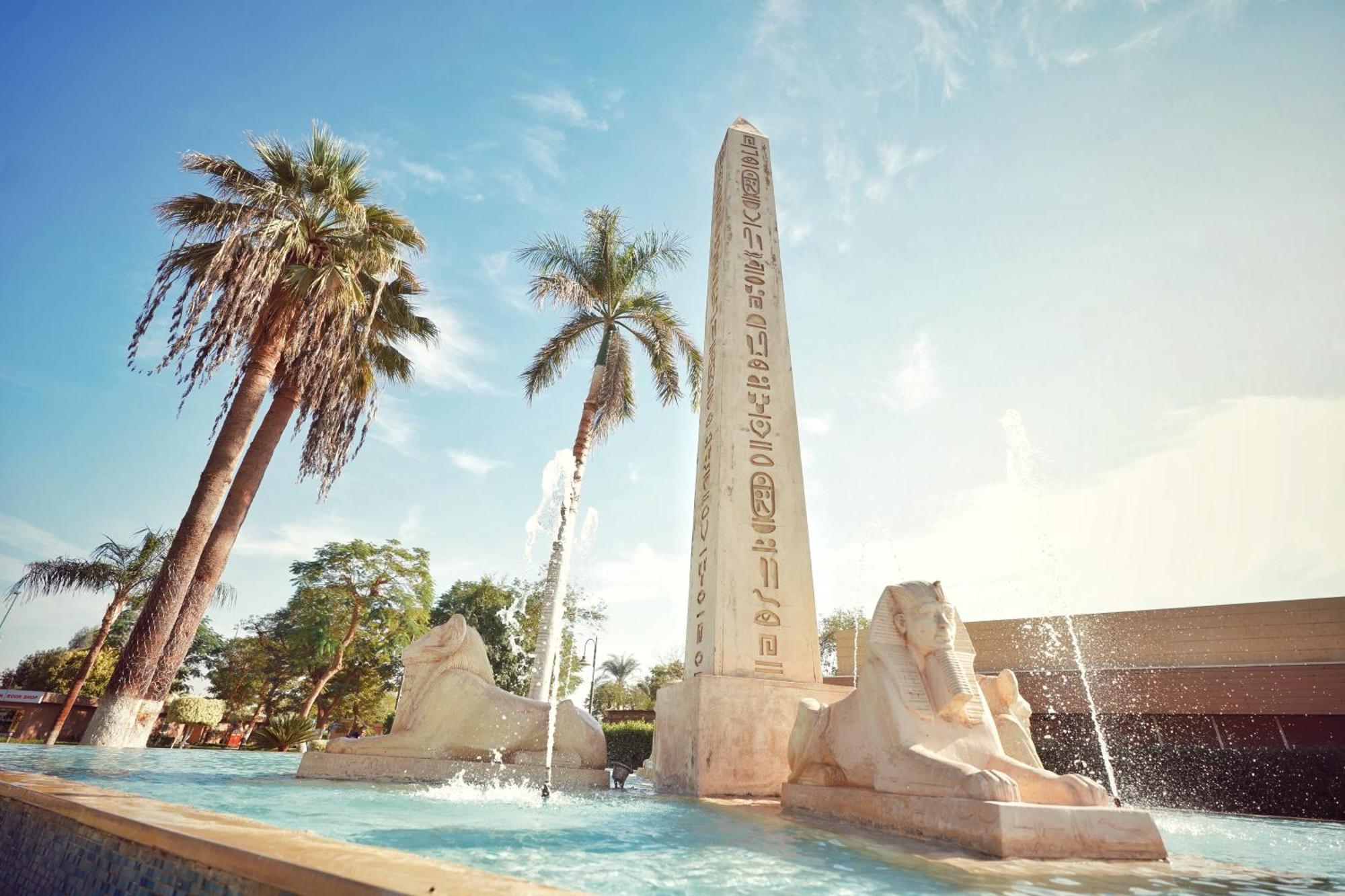 Jolie Ville Hotel & Spa Kings Island Luxor Bagian luar foto Obelisk of Amenemhet III at the entrance of the Egyptian Museum
