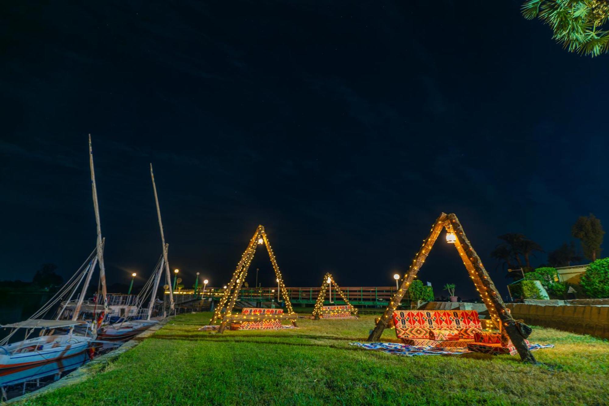 Jolie Ville Hotel & Spa Kings Island Luxor Bagian luar foto The bridge at night