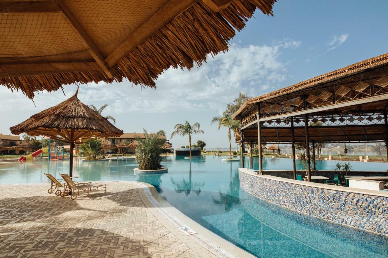 Jolie Ville Hotel & Spa Kings Island Luxor Bagian luar foto The resort's lagoon