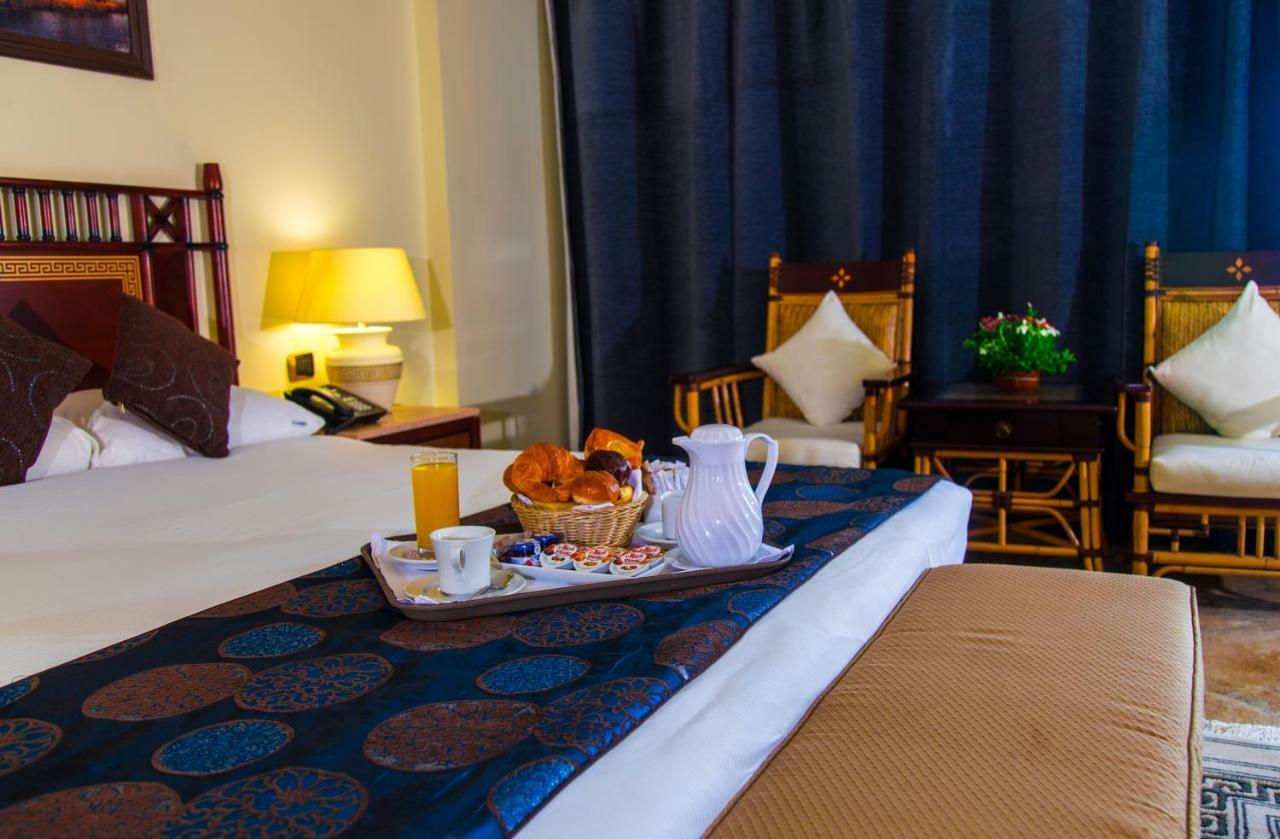 Jolie Ville Hotel & Spa Kings Island Luxor Bagian luar foto A room at the Nile Hilton