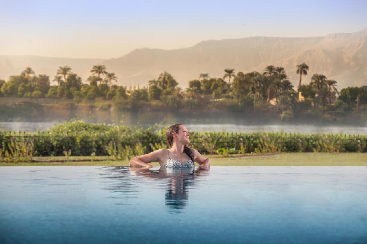 Jolie Ville Hotel & Spa Kings Island Luxor Bagian luar foto A woman bathing in the Nile River