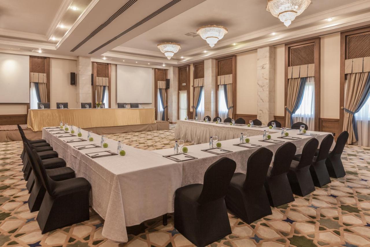 Jolie Ville Hotel & Spa Kings Island Luxor Bagian luar foto Meeting room at the hotel